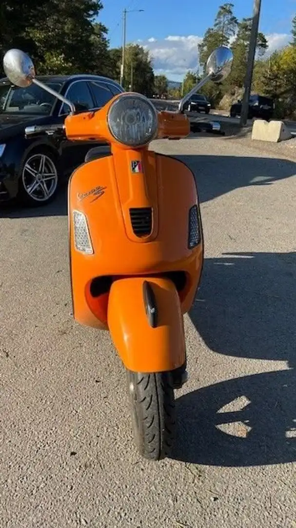 Vespa GTS 300 Orange - 2