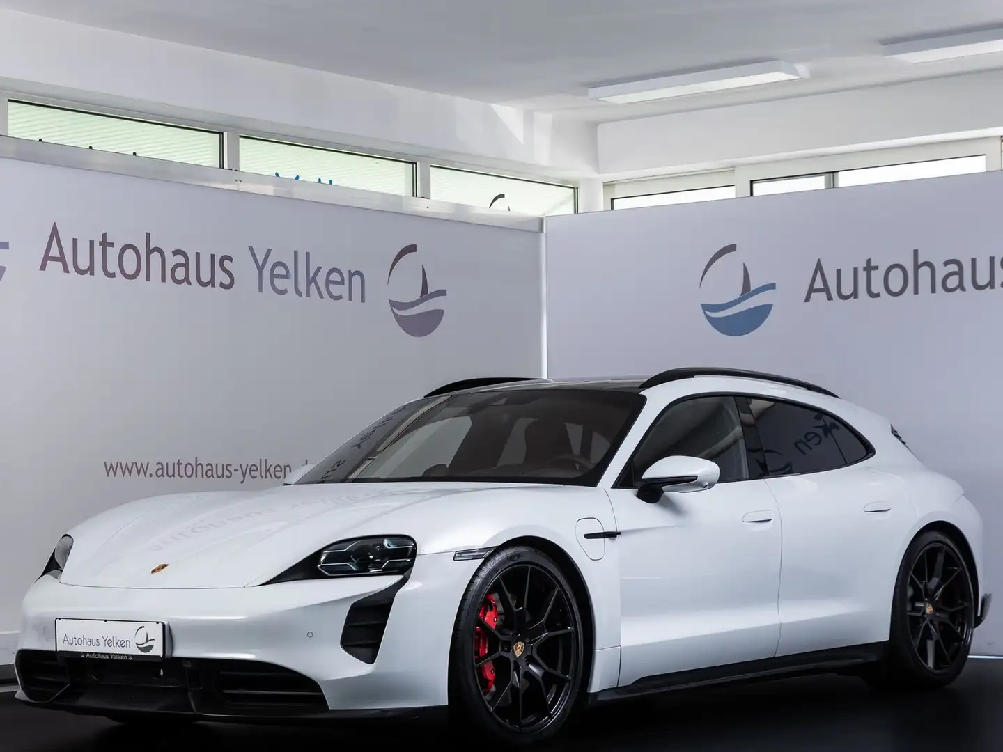 Porsche Taycan GTS Sport Turismo SPORTDESIGN CARBON*PANO Weiß - 2