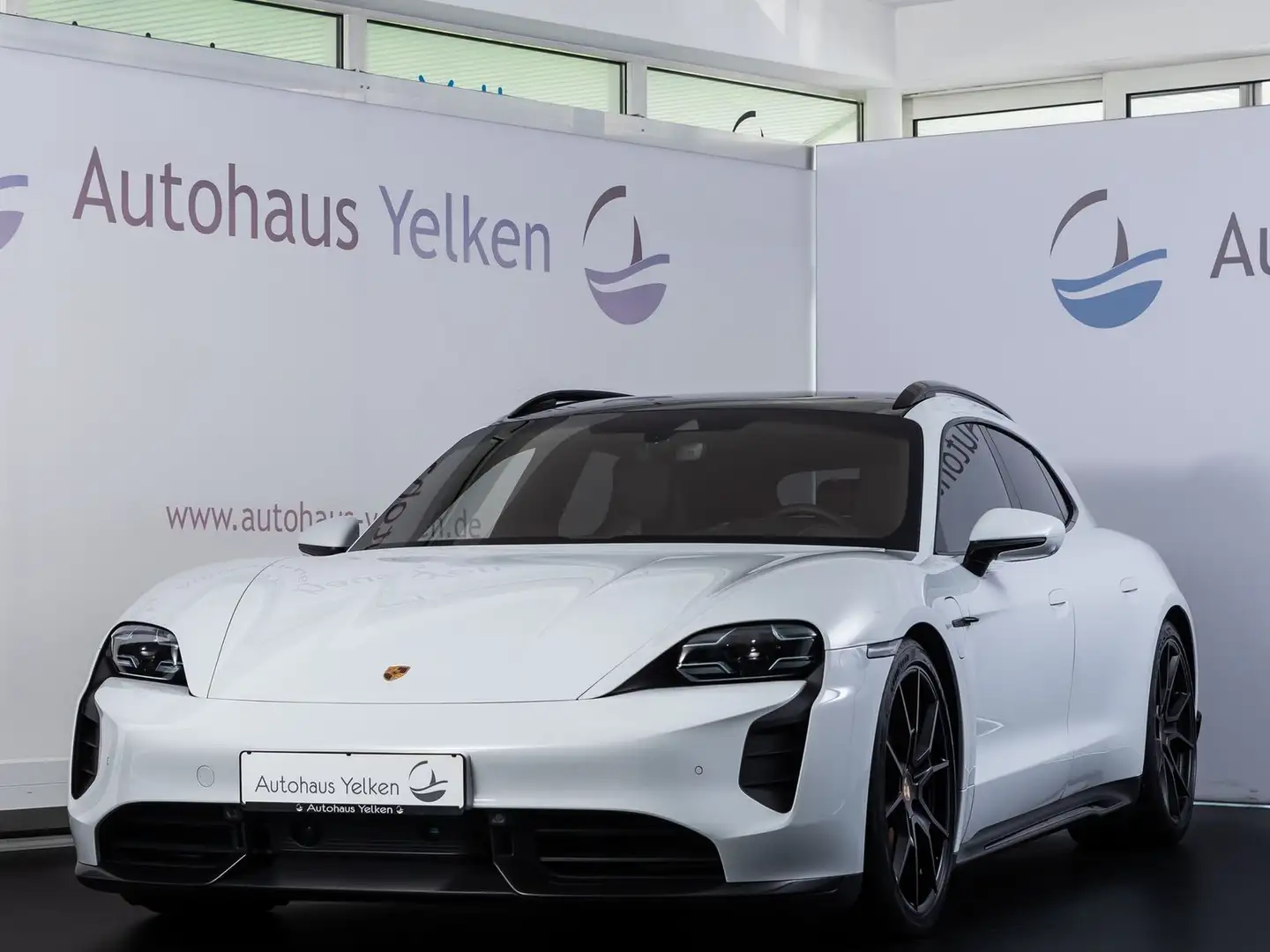 Porsche Taycan GTS Sport Turismo SPORTDESIGN CARBON*PANO Weiß - 1