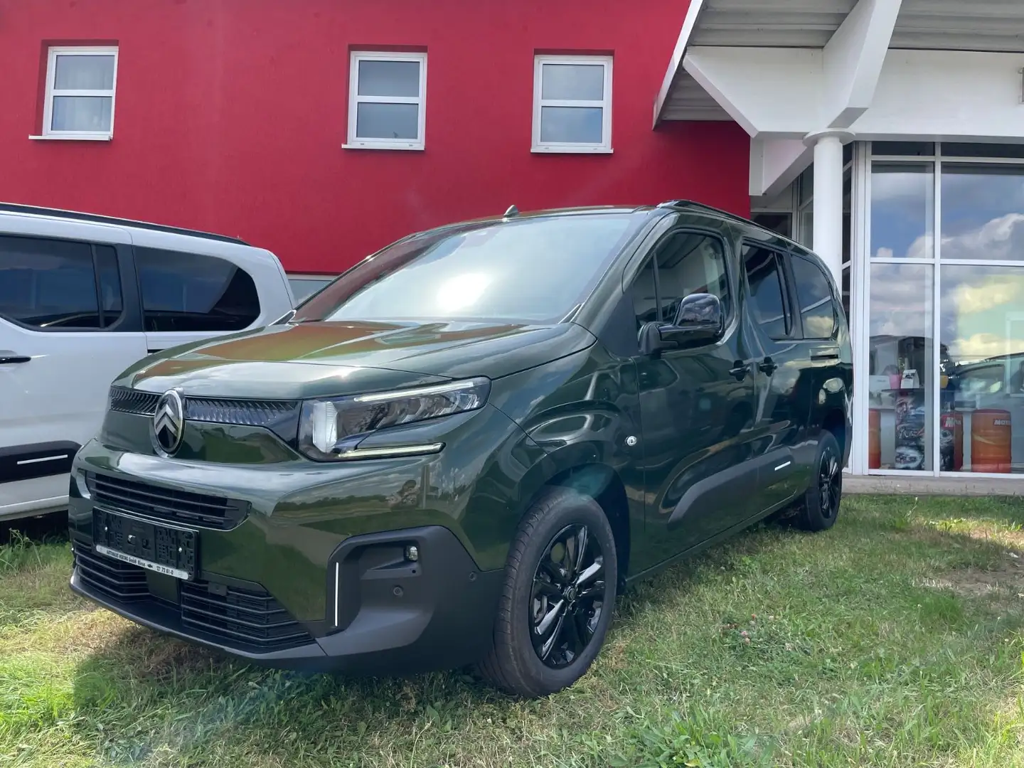 Citroen Berlingo BlueHDi 130 EAT8 XL MAX*7-SITZER*NAVI* Vert - 1