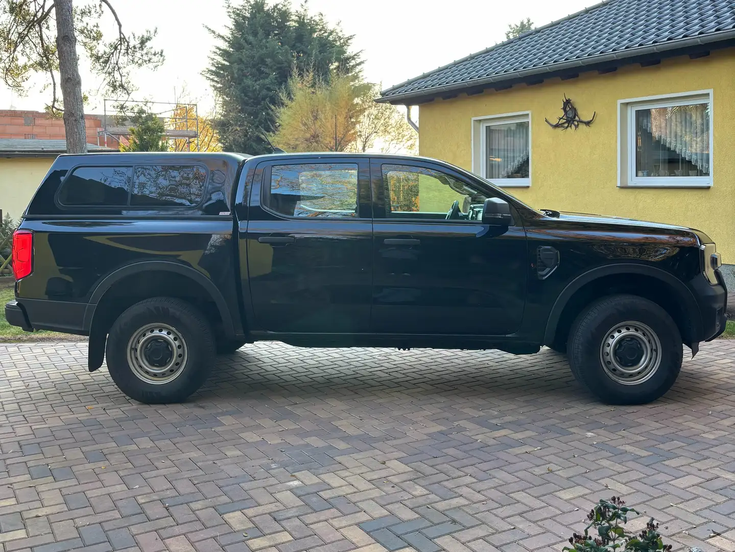 Ford Ranger Doppelkabine XL 2,0l, 170PS, M6 4x4 Agate black Schwarz - 2