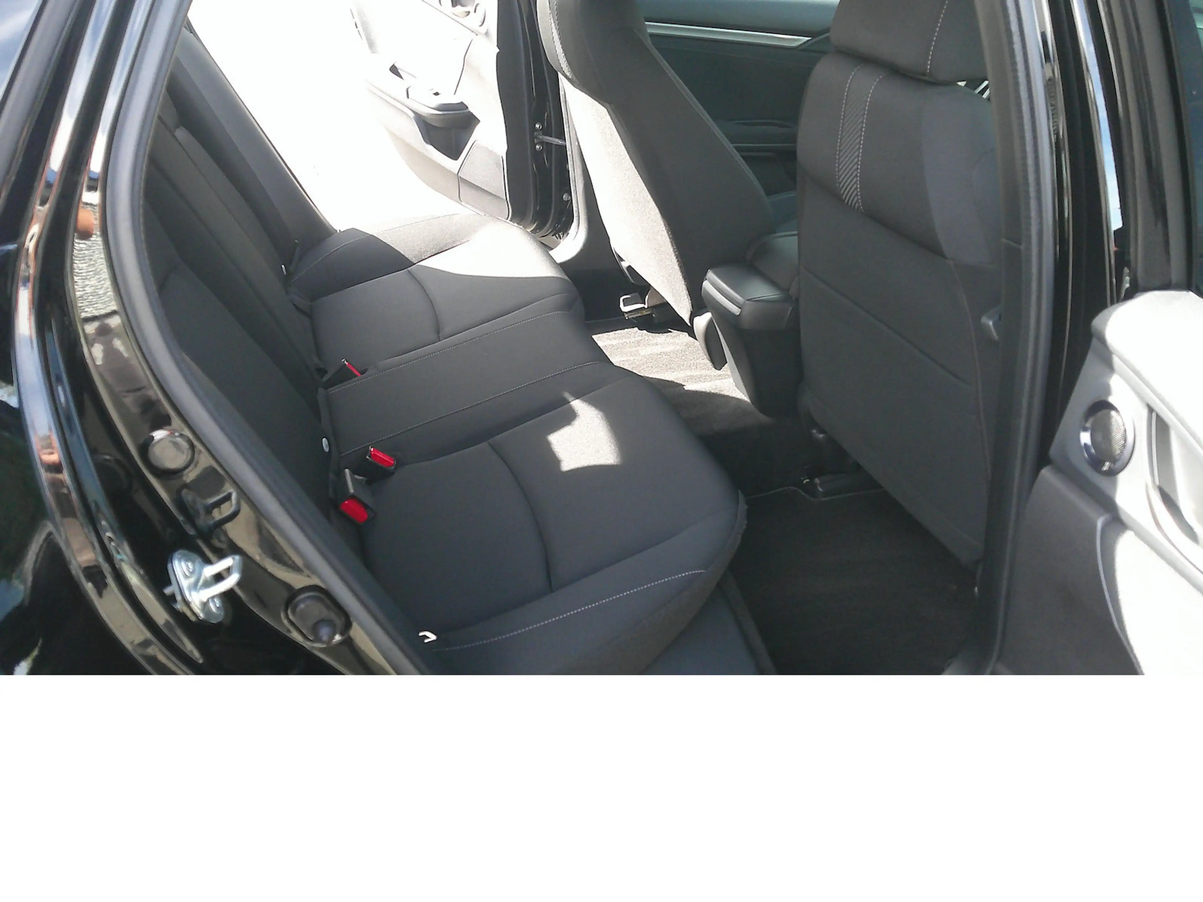 Honda Civic 1,6 i-DTEC Elegance Automatic — photo 9