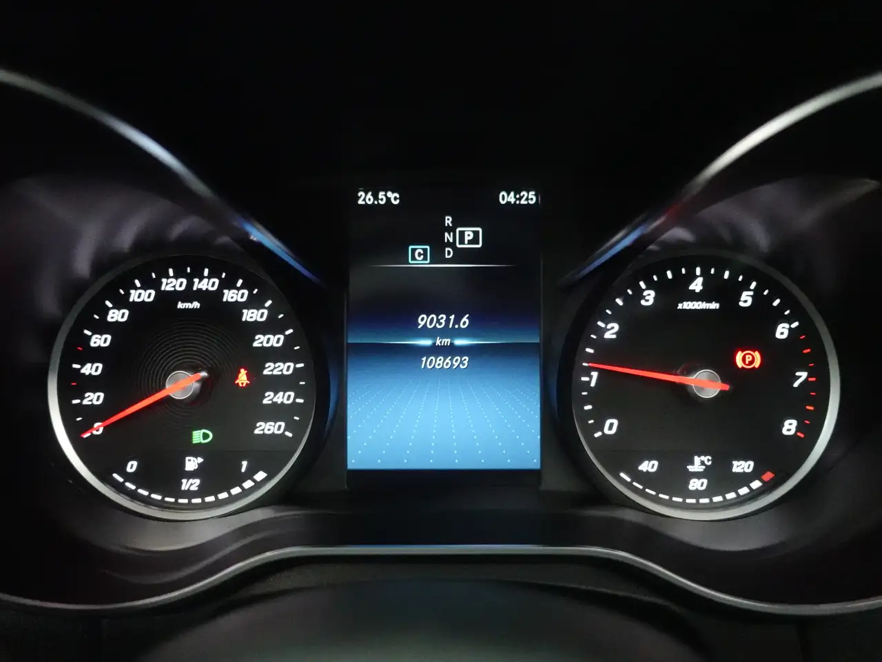 Mercedes-Benz C-Class снимка Mercedes-Benz C-Class