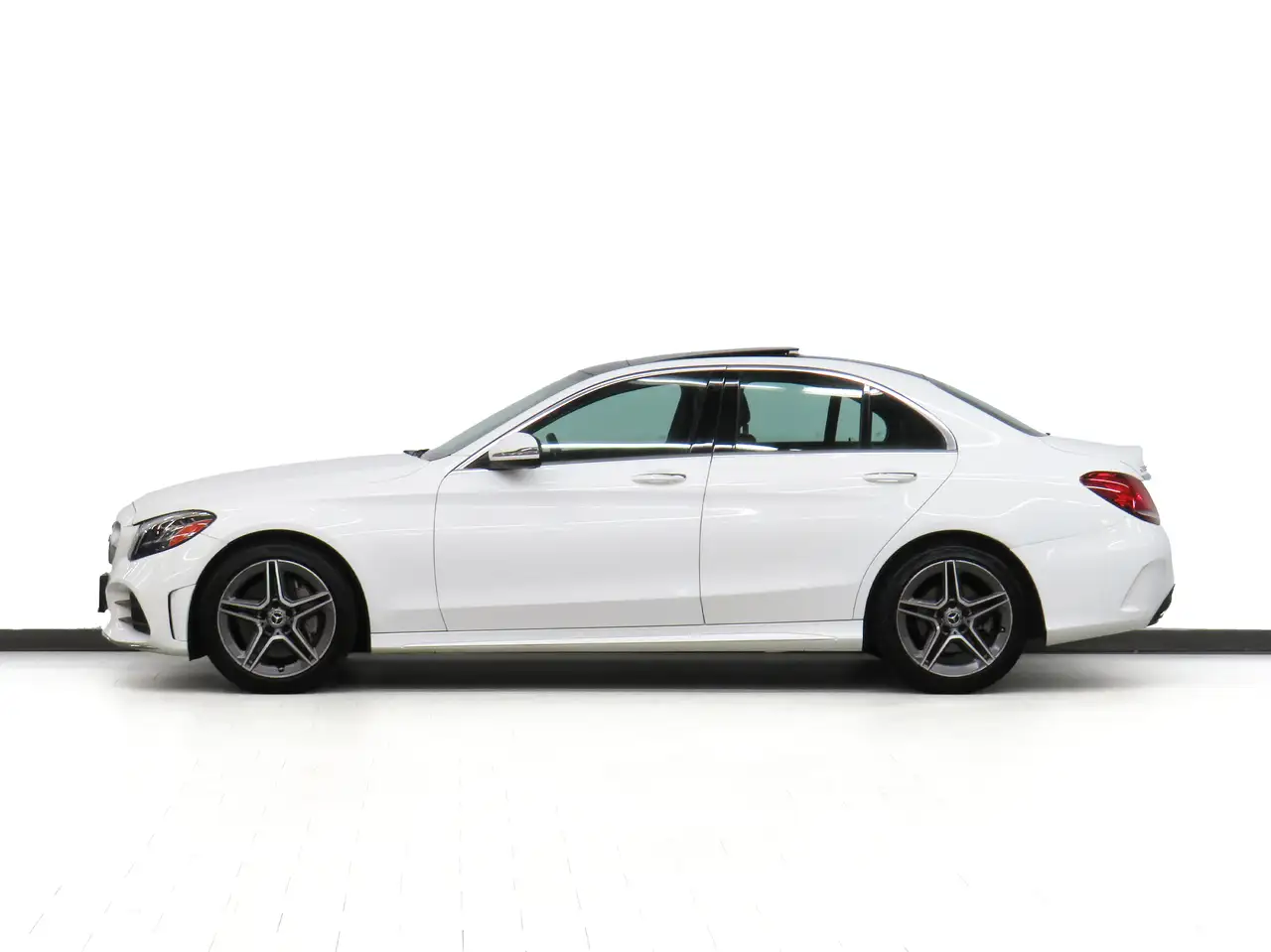 Mercedes-Benz C-Class снимка Mercedes-Benz C-Class