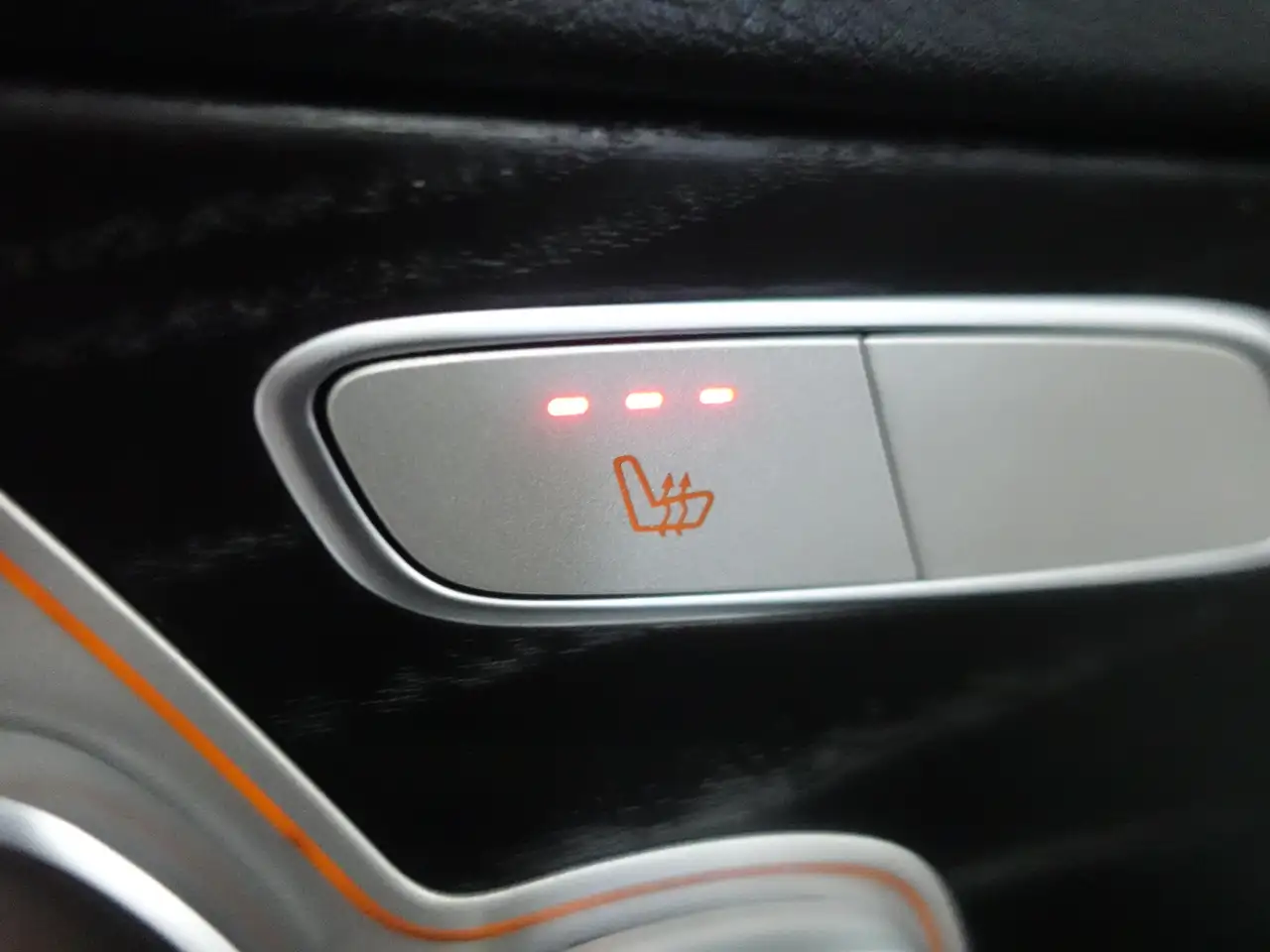 Mercedes-Benz C-Class снимка Mercedes-Benz C-Class