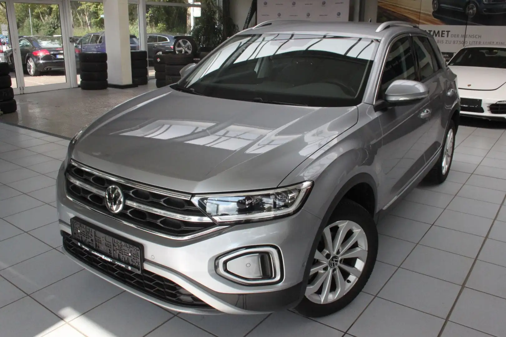Volkswagen T-Roc STYLE/DSG/NAVI/KAME/STZHZ/ELEHECK/ACC Plateado - 1
