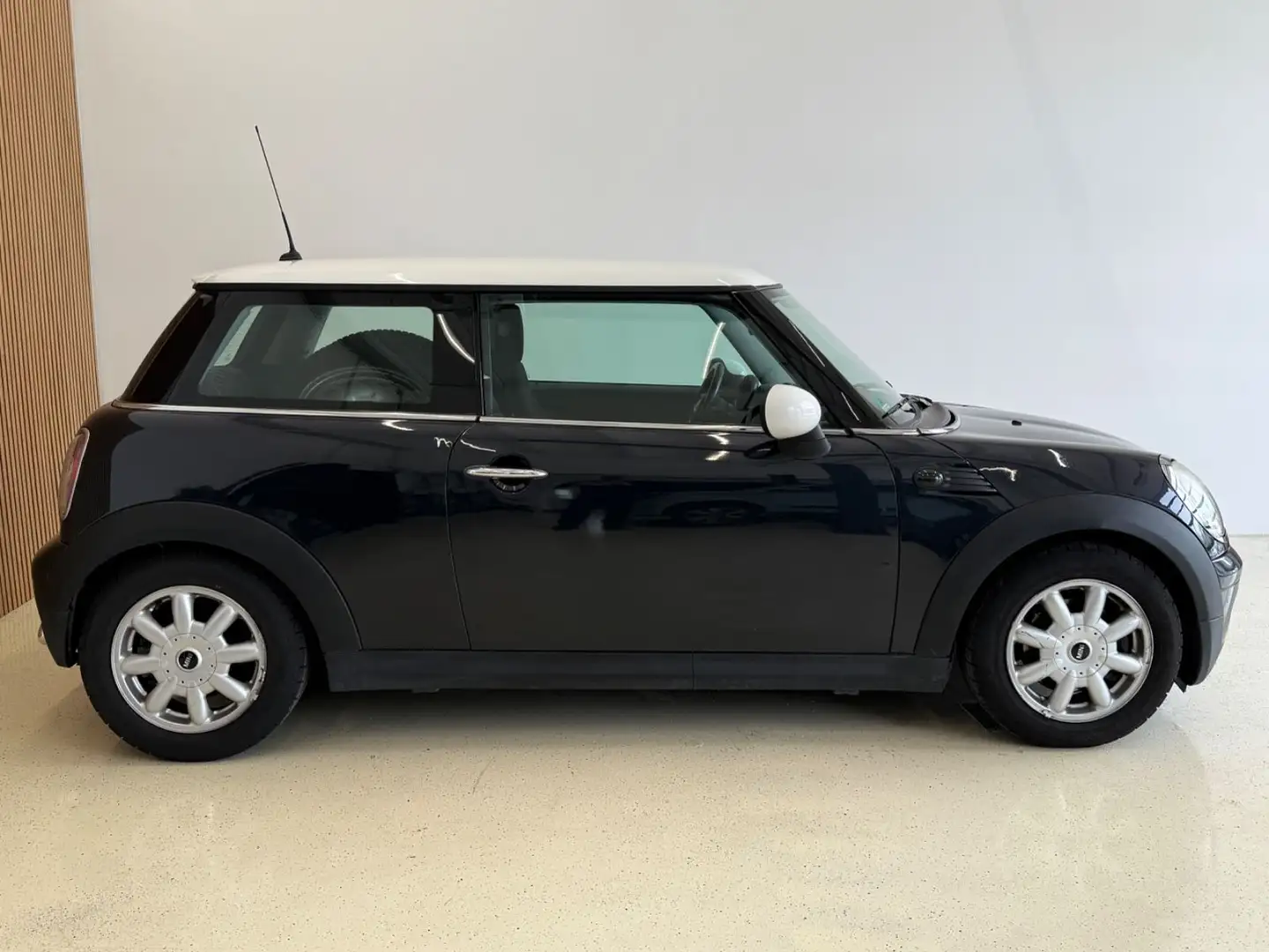 MINI Cooper 1.6 KLIMA/PDC/ZV/TÜV 02.2026 Schwarz - 2