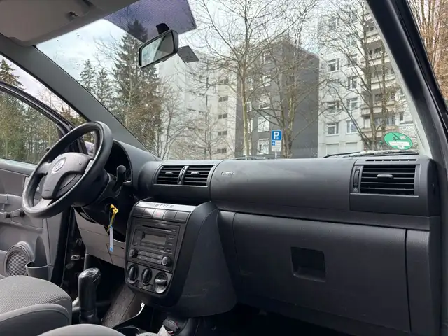 Volkswagen Fox view 12