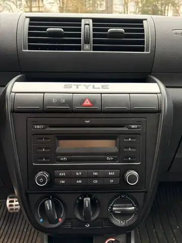 Volkswagen Fox view 11