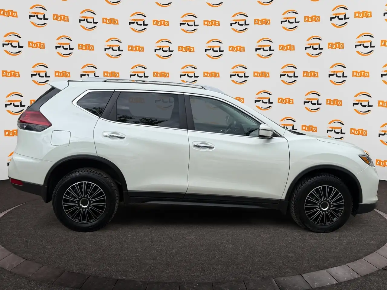 Nissan Rogue fotografie Nissan Rogue