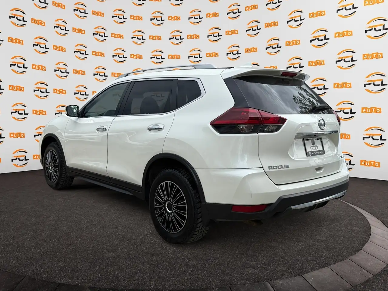 Nissan Rogue fotografie Nissan Rogue