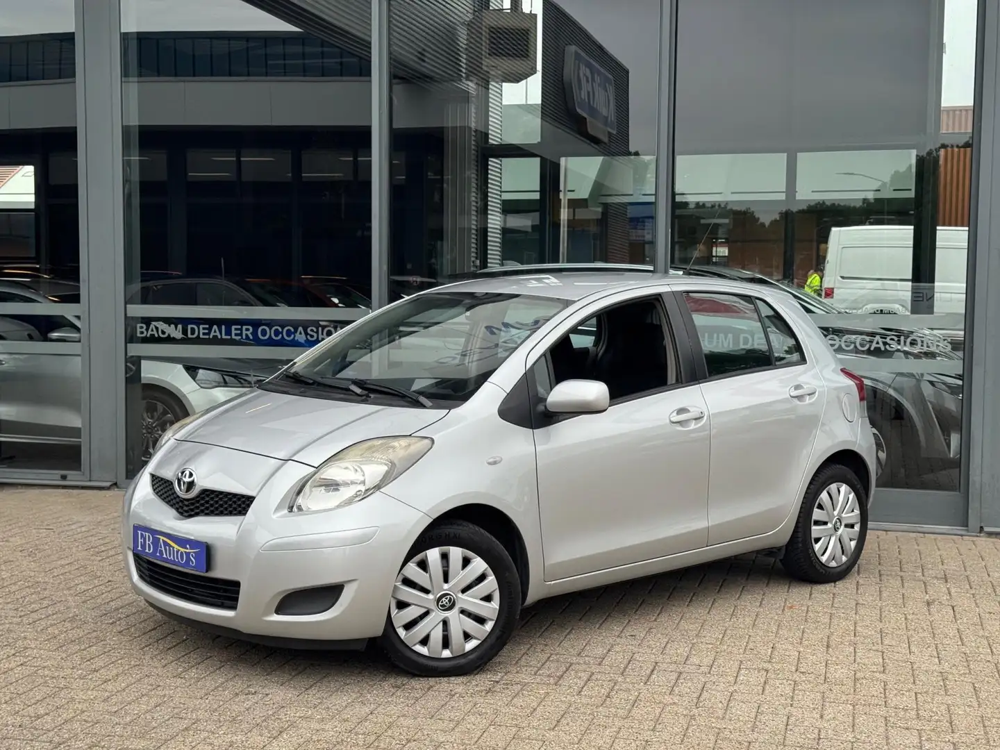 Toyota Yaris 1.0 VVTi Cool Airco Grijs - 1