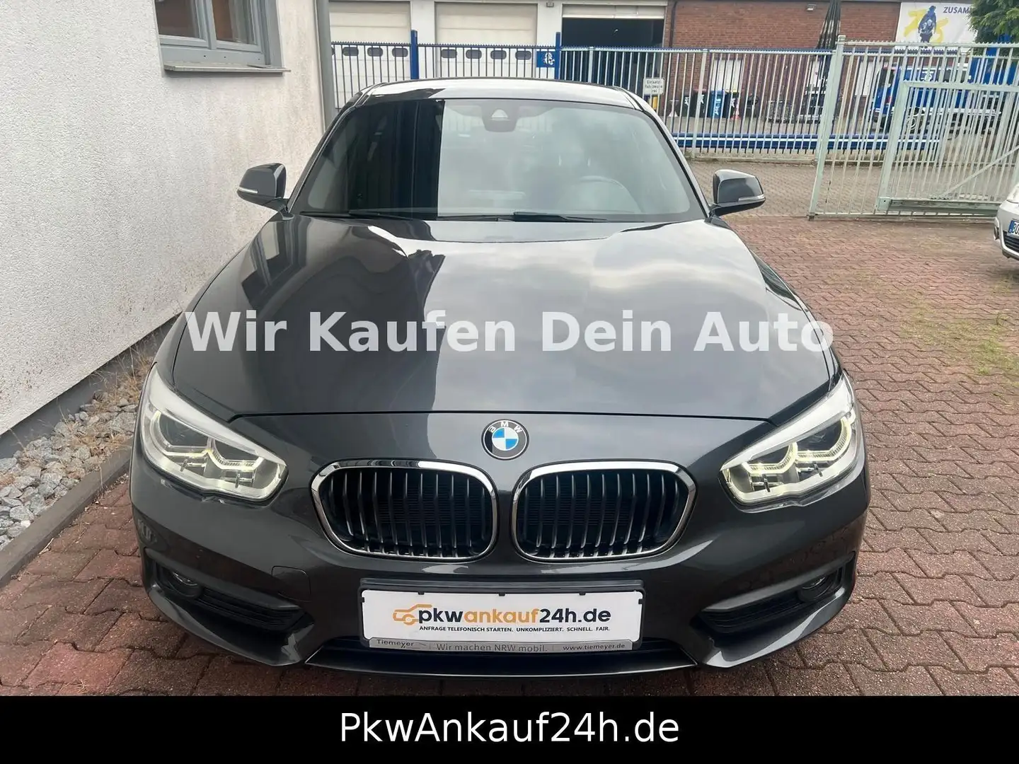 BMW 120 Baureihe 1 Lim. 5-trg. 120 i Advantage Gris - 1