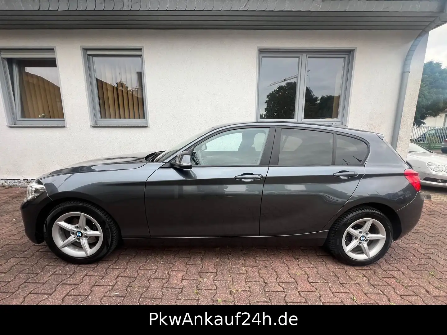 BMW 120 Baureihe 1 Lim. 5-trg. 120 i Advantage Gris - 2