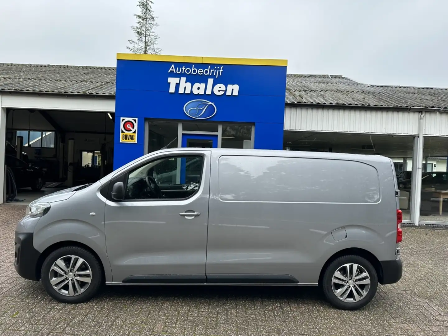 Peugeot Expert 2.0 BlueHDI Gris - 2