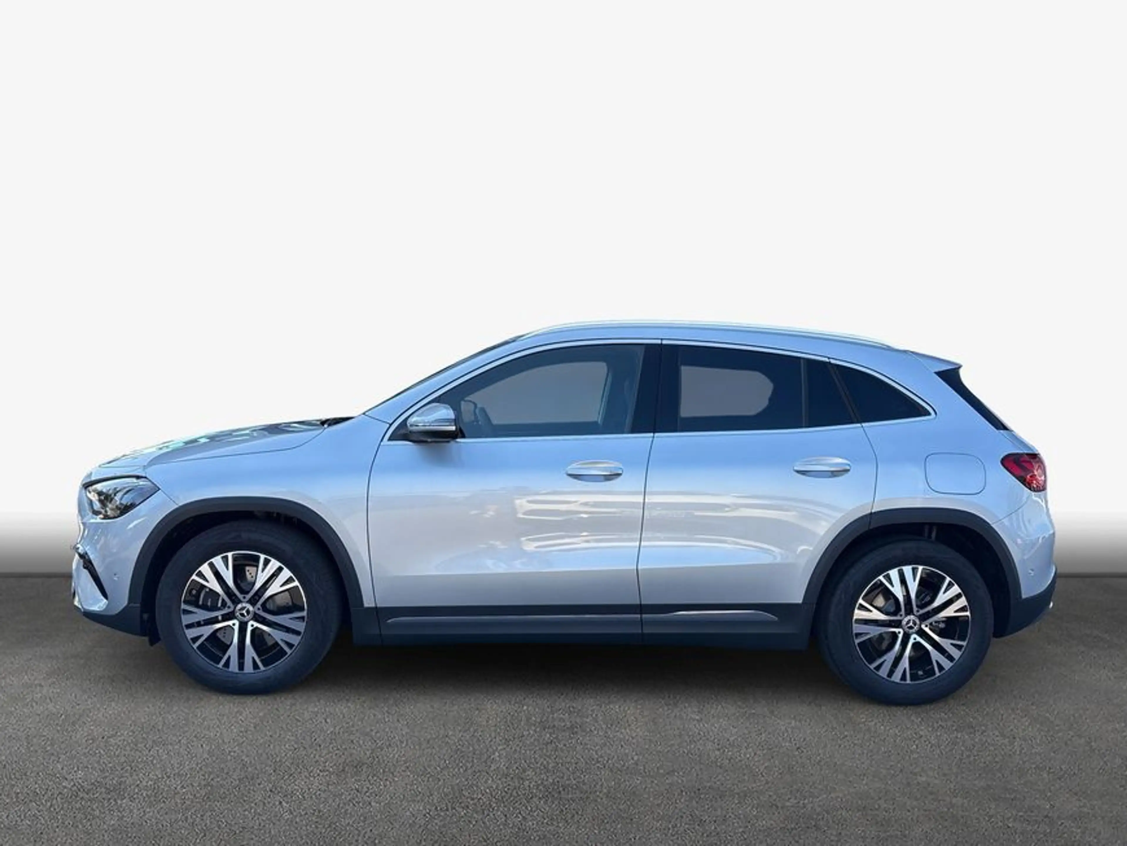 Mercedes-Benz GLA 180 GLA — photo 4