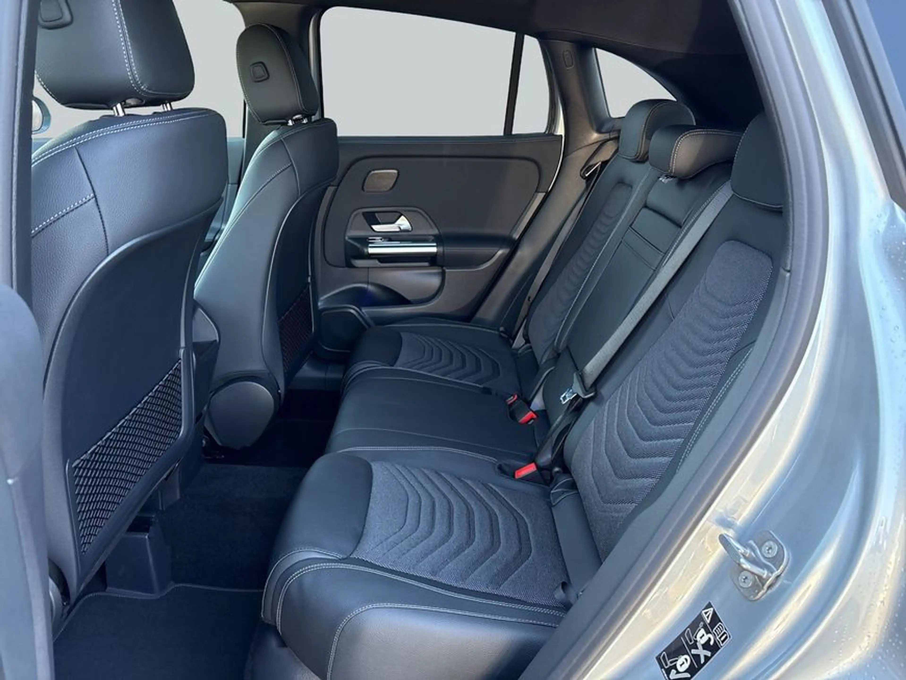 Mercedes-Benz GLA 180 GLA — photo 11