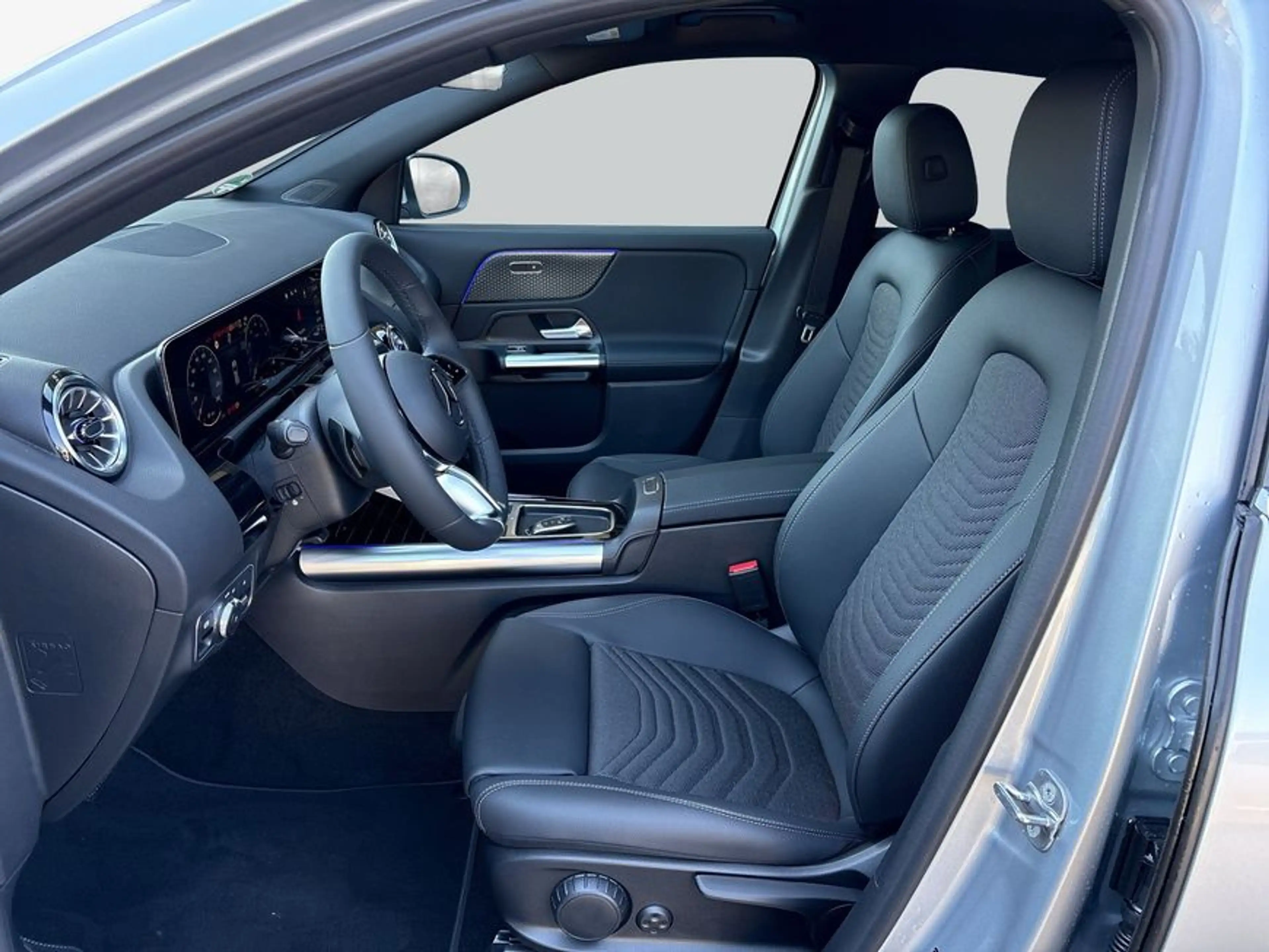 Mercedes-Benz GLA 180 GLA — photo 9
