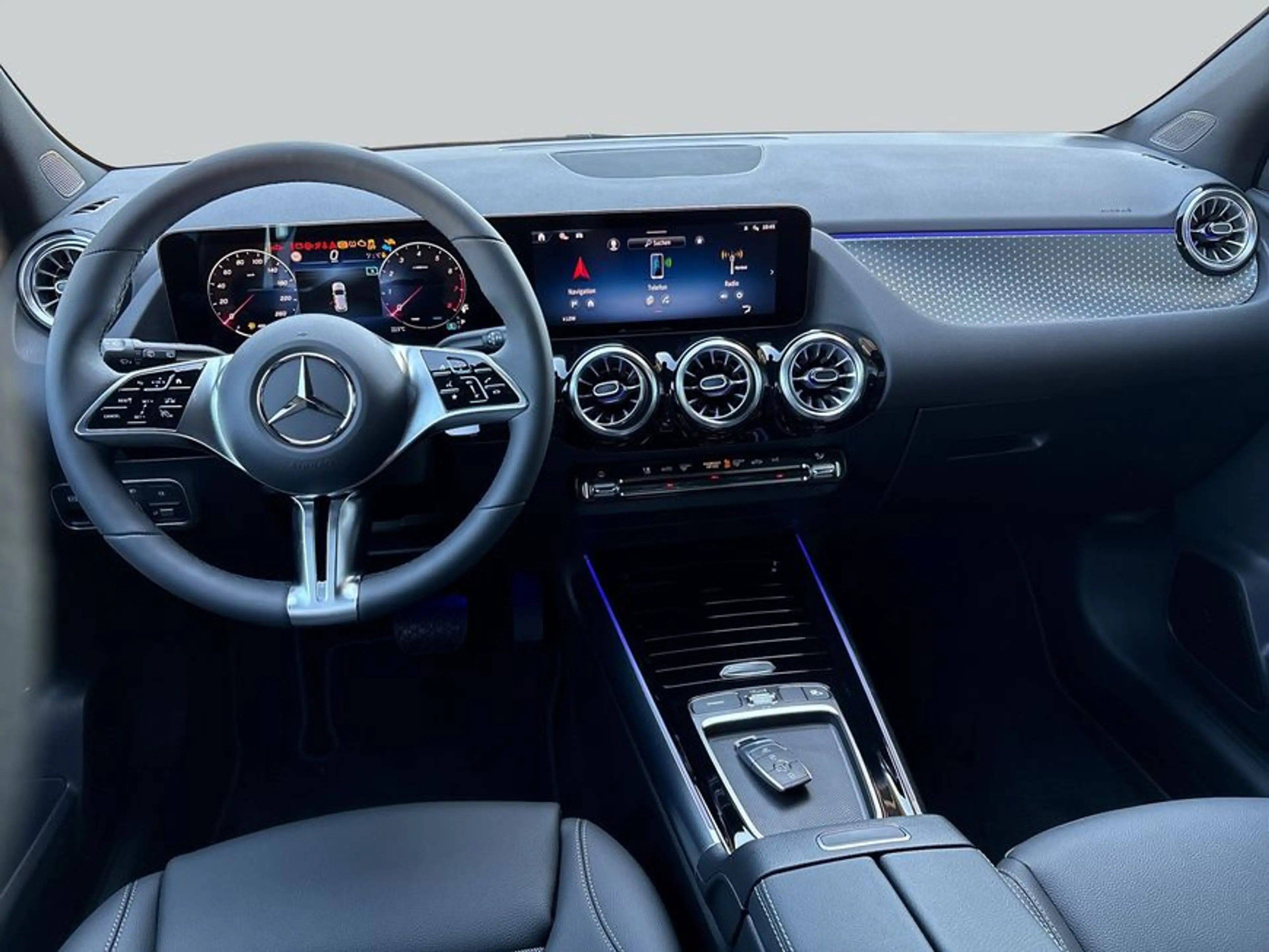 Mercedes-Benz GLA 180 GLA — photo 13