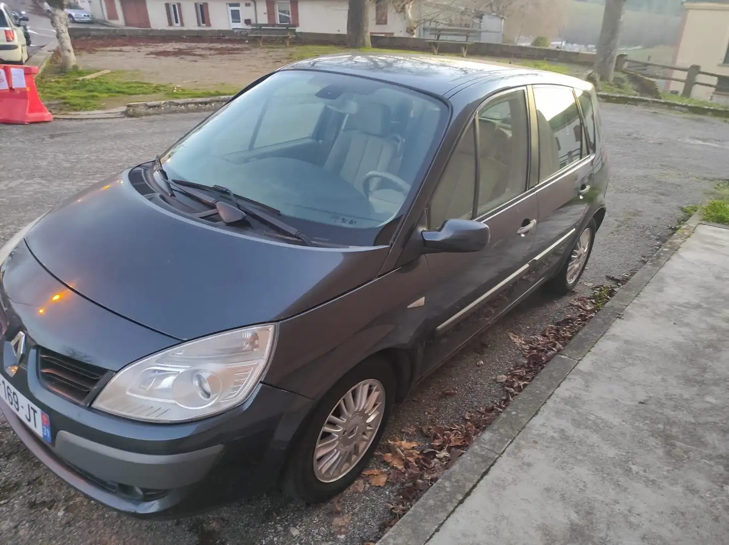 Renault Scenic 1.9 dCi 130 Conquest - 1