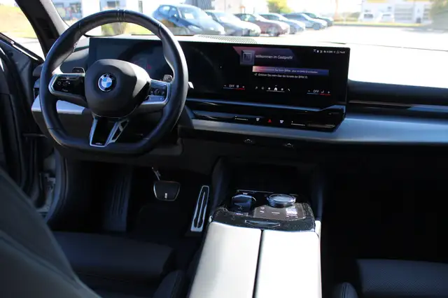 BMW 5 Series view 7