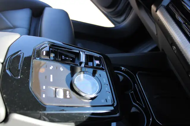 BMW 5 Series view 6