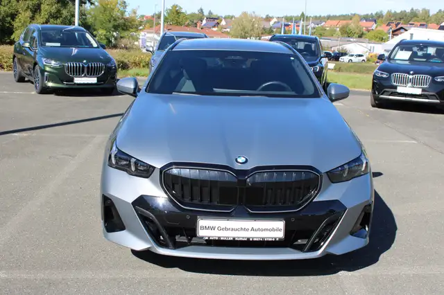 BMW 5 Series view 8