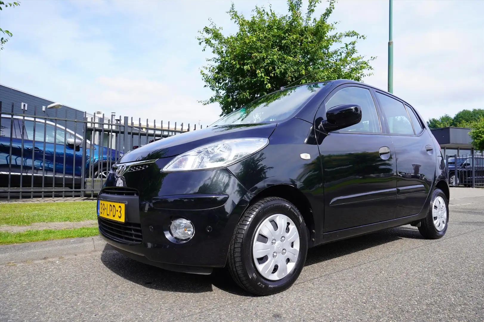 Hyundai i10 1.1i 66 pk APK tot 4 juli 2026 Schwarz - 1