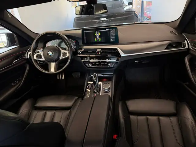 BMW 5 Series view 6