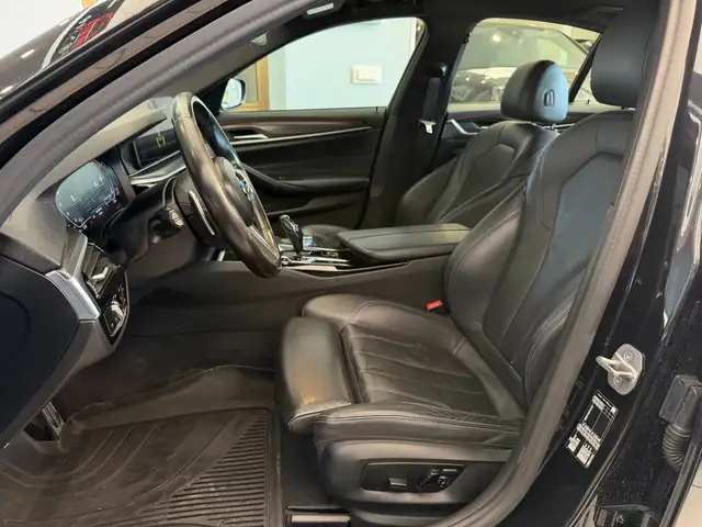 BMW 5 Series view 8