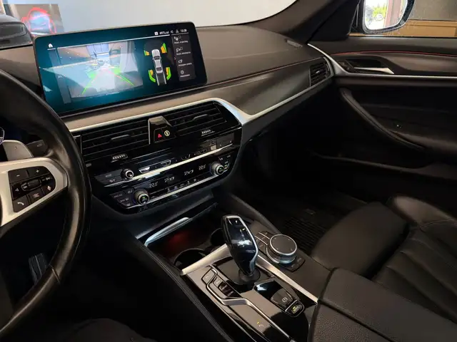 BMW 5 Series view 9