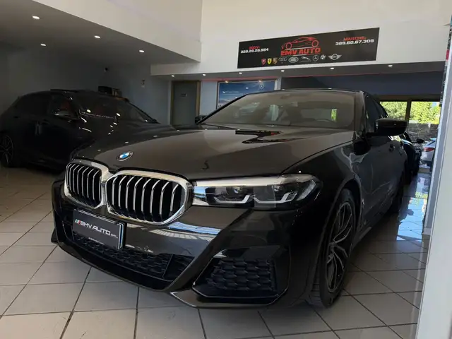 BMW 5 Series view 4