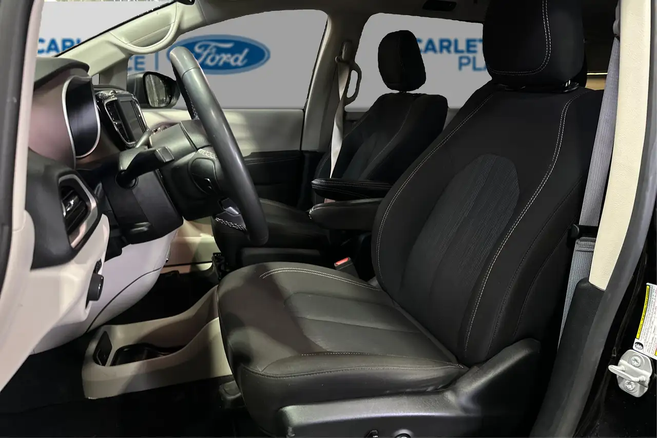 Chrysler Grand Caravan снимка Chrysler Grand Caravan