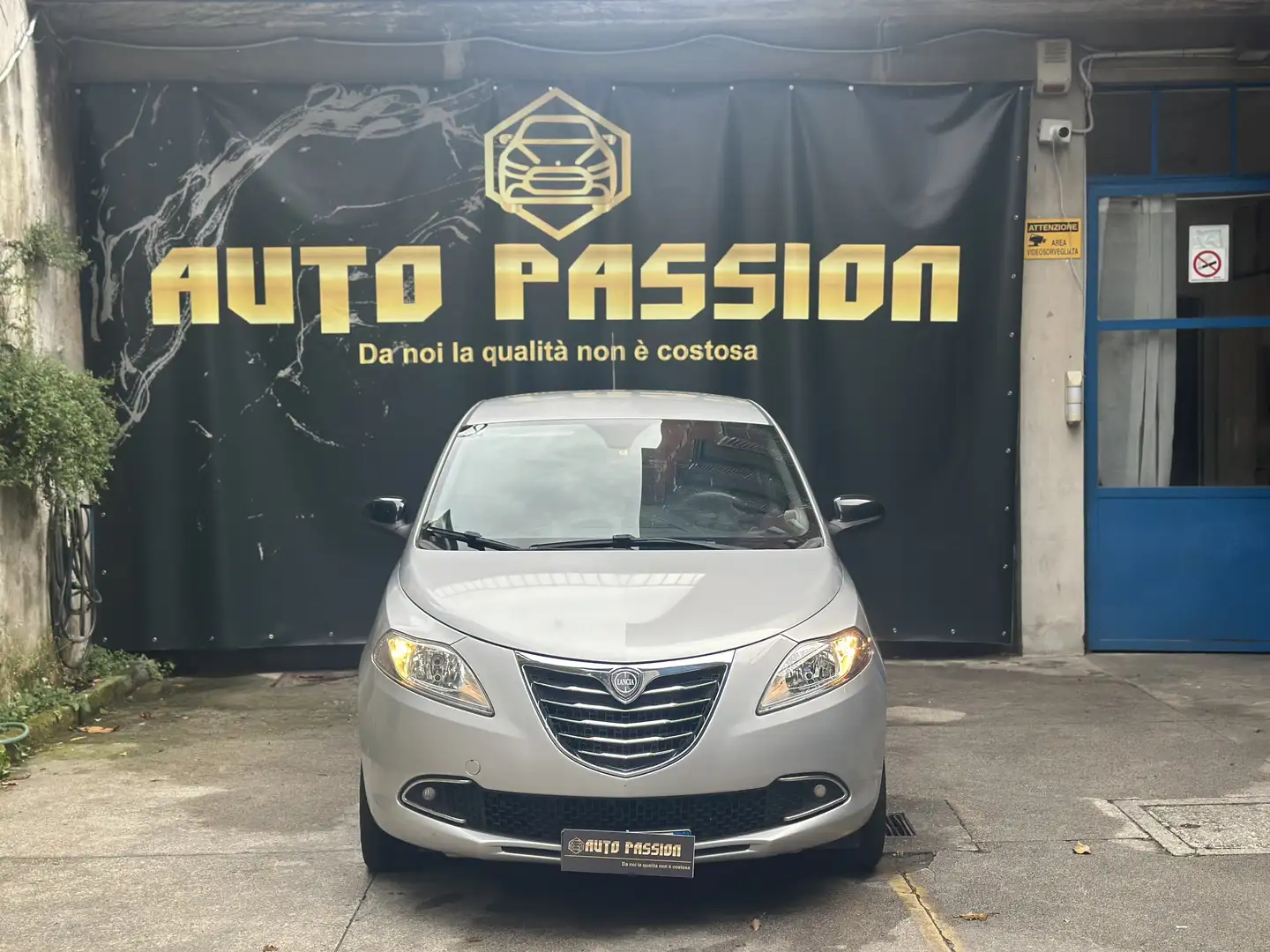 Lancia Ypsilon 1.2 GoldEURO6 UNICPROPRIETARIO - 2