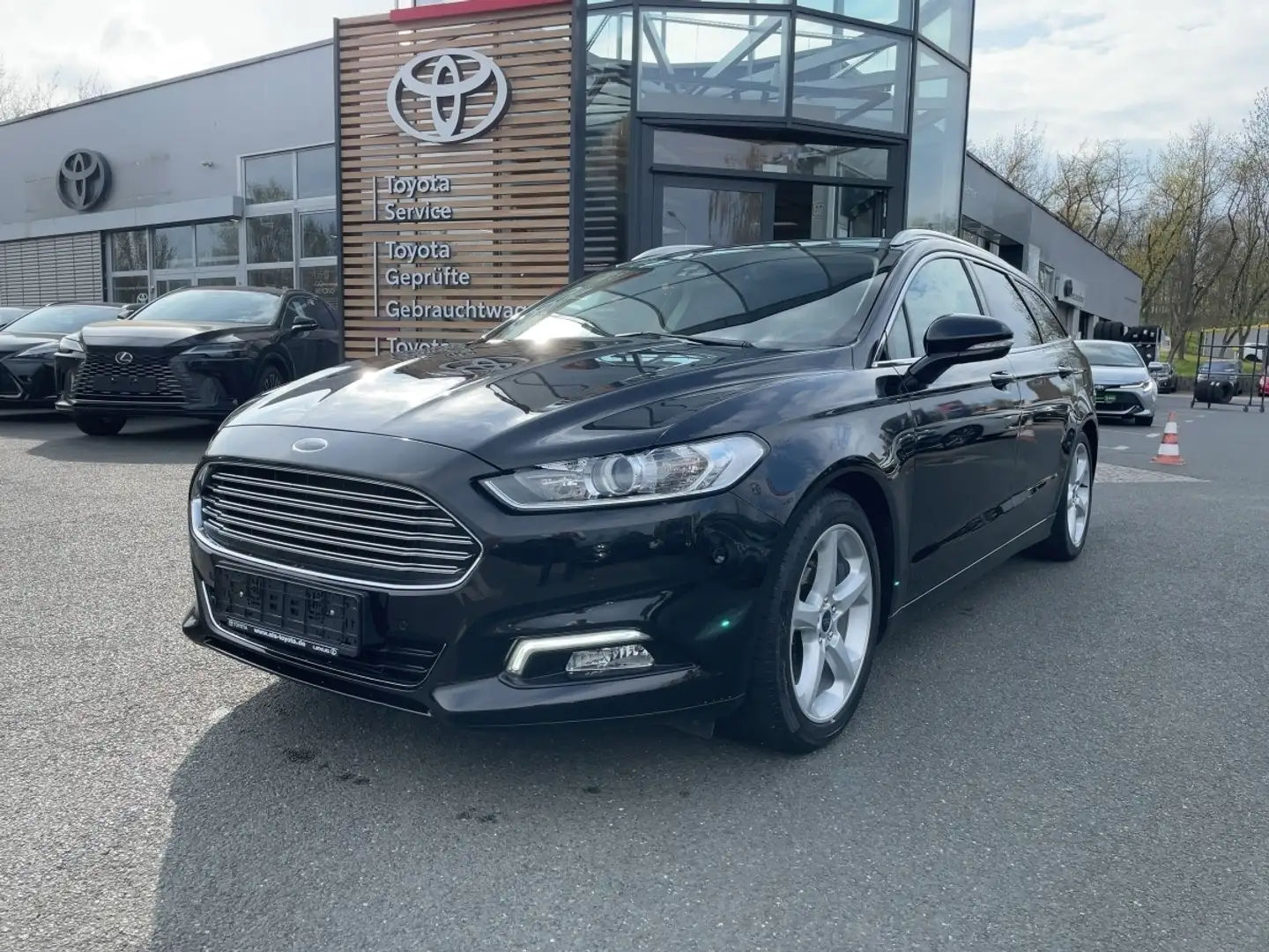 Ford Mondeo Turnier 1.5 EcoBoost Titanium FLA 4xSHZ Schwarz - 1