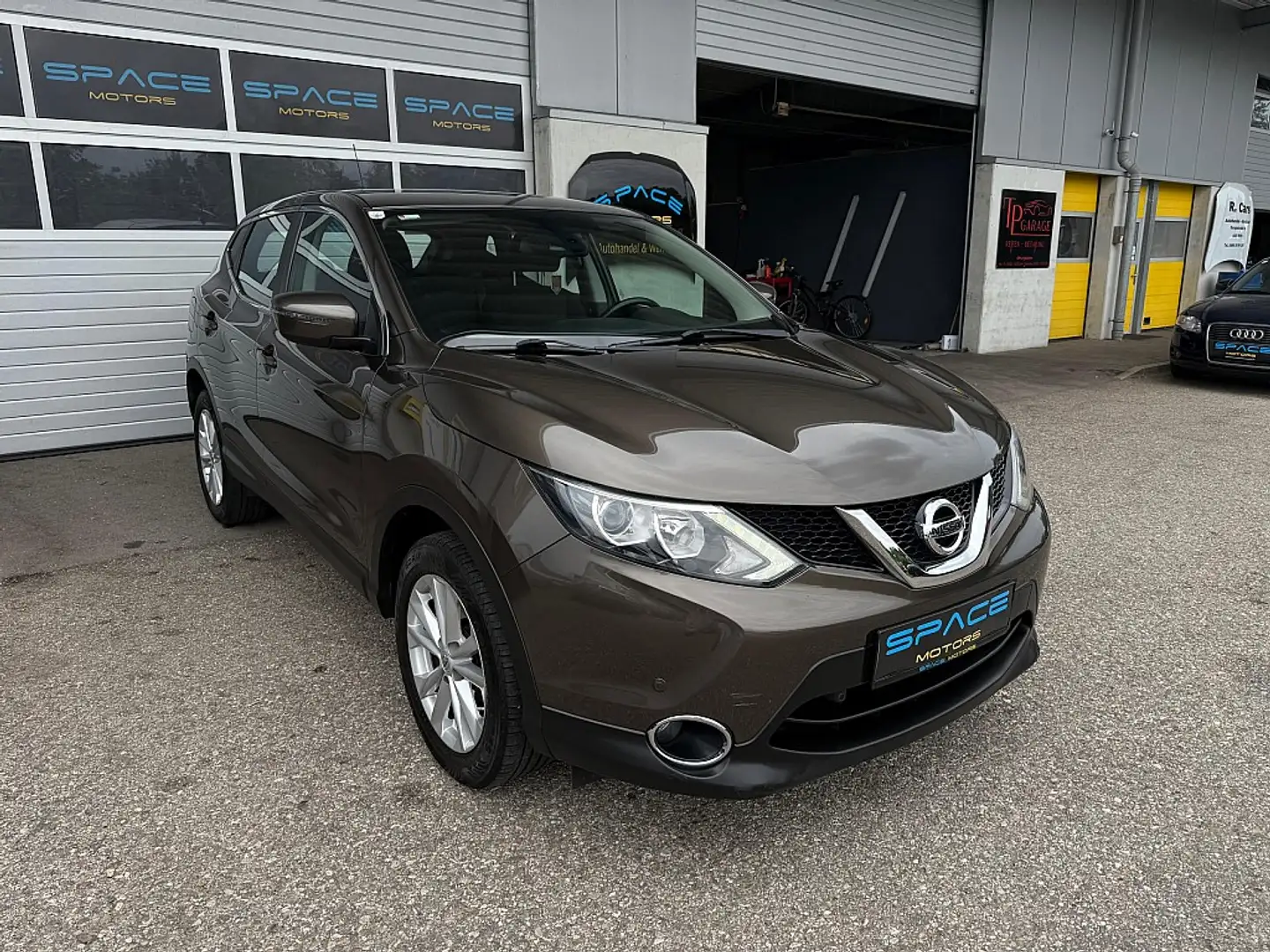 Nissan Qashqai 1,2 DIG-T Acenta Braun - 1