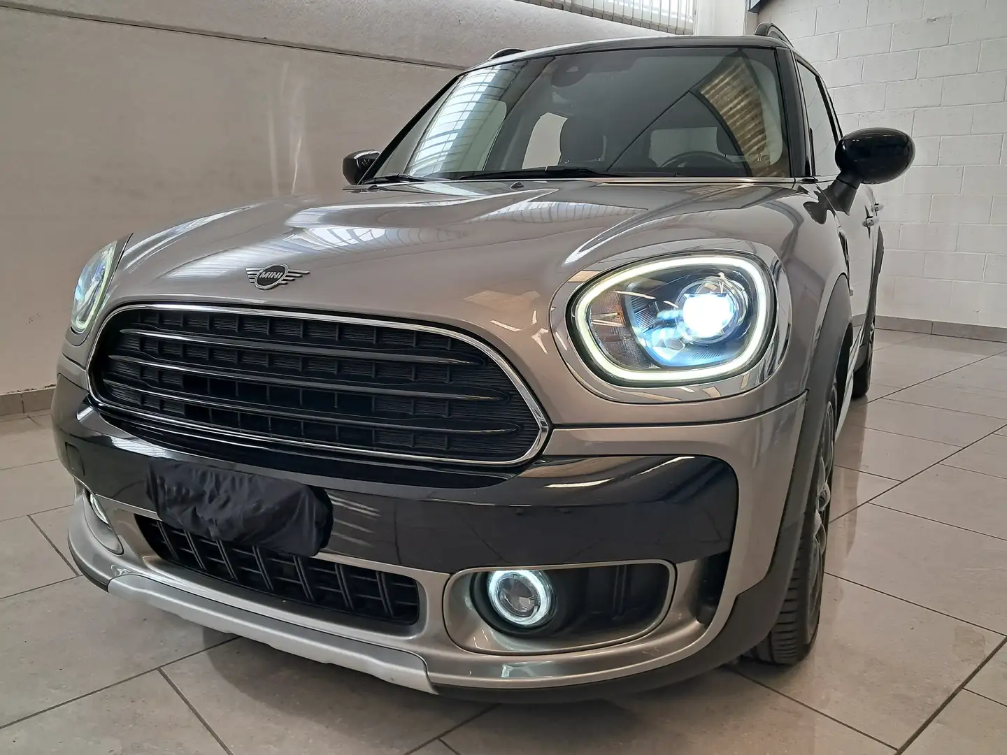 MINI Cooper D Countryman Mini Countryman F60 2017 2.0 auto my18 Gris - 1
