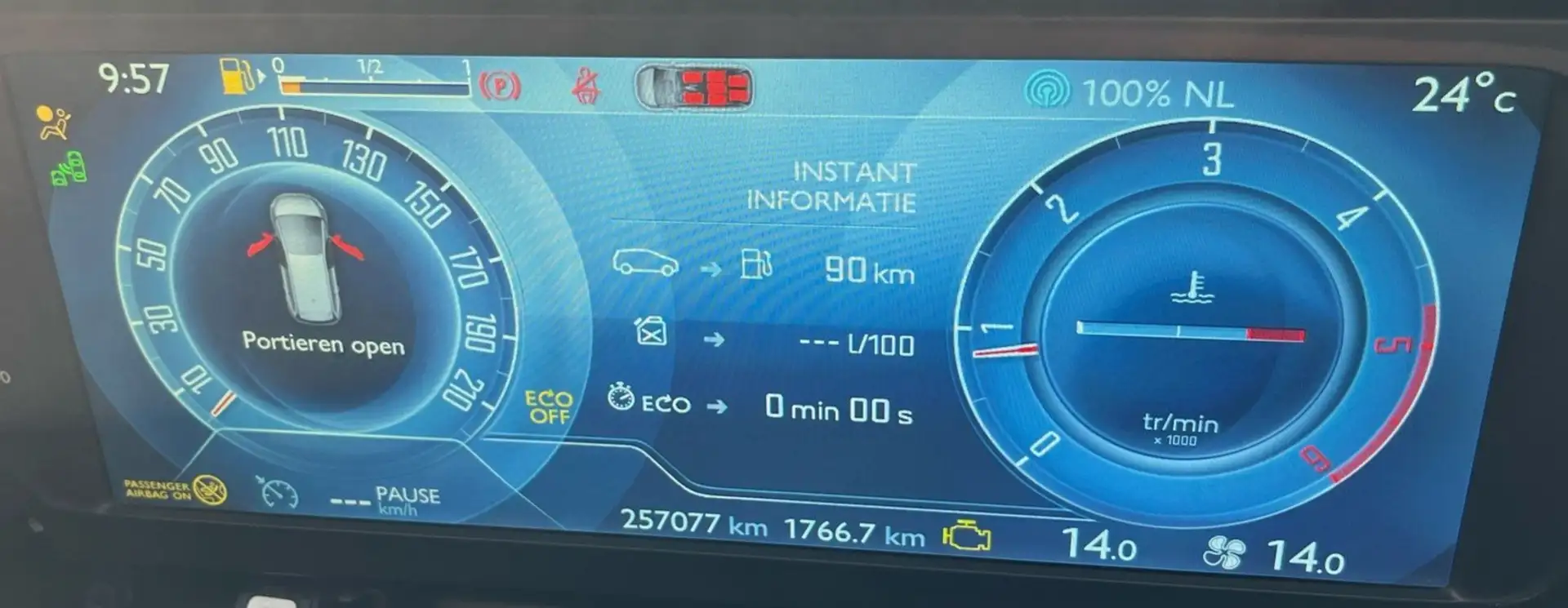 Citroen C4 Picasso 1.6 HDi Intensive Grijs - 1