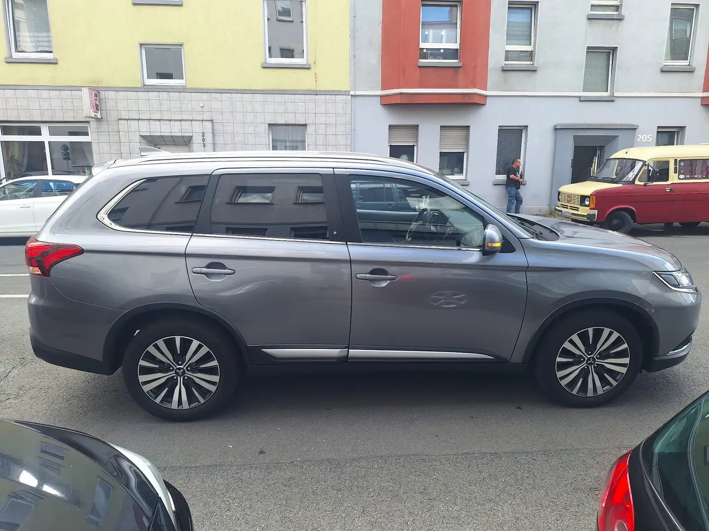 Mitsubishi Outlander 2.0 2WD CVT Active - 1