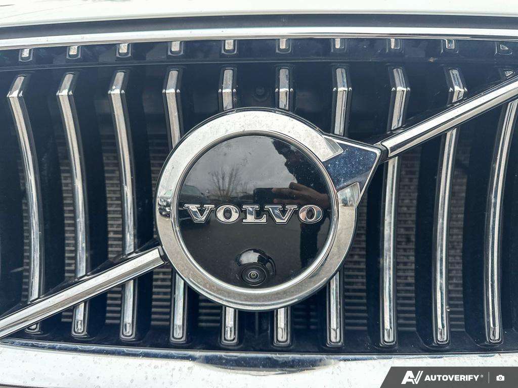 2022 Volvo XC90 T6 Momentum 7 Passenger thumb 8
