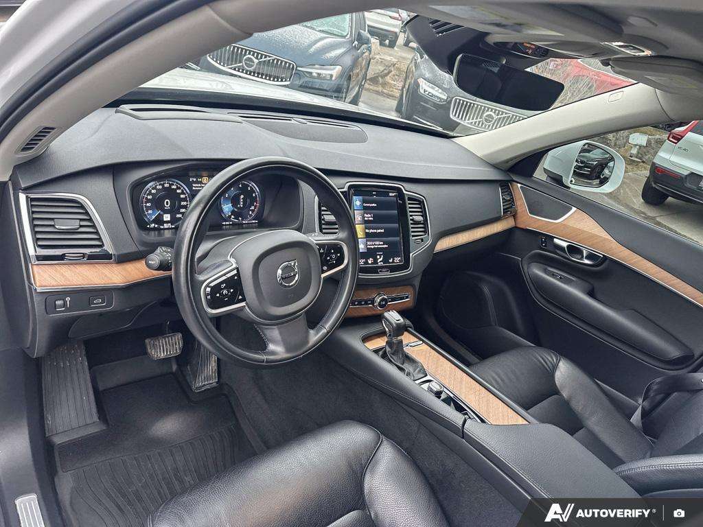2022 Volvo XC90 T6 Momentum 7 Passenger thumb 12