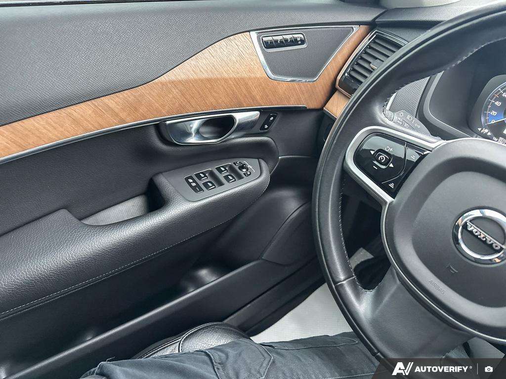 2022 Volvo XC90 T6 Momentum 7 Passenger thumb 16