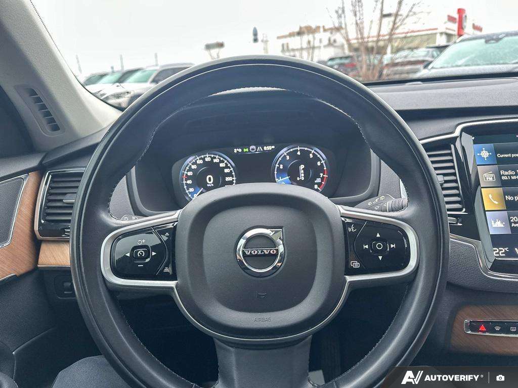 2022 Volvo XC90 T6 Momentum 7 Passenger thumb 13
