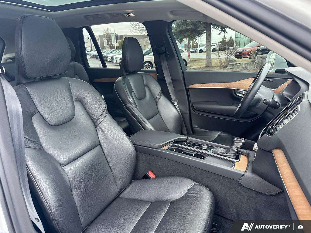 2022 Volvo XC90 T6 Momentum 7 Passenger thumb 21