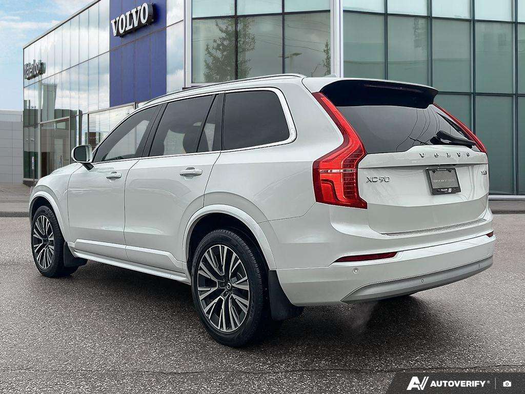 2022 Volvo XC90 T6 Momentum 7 Passenger alt 4