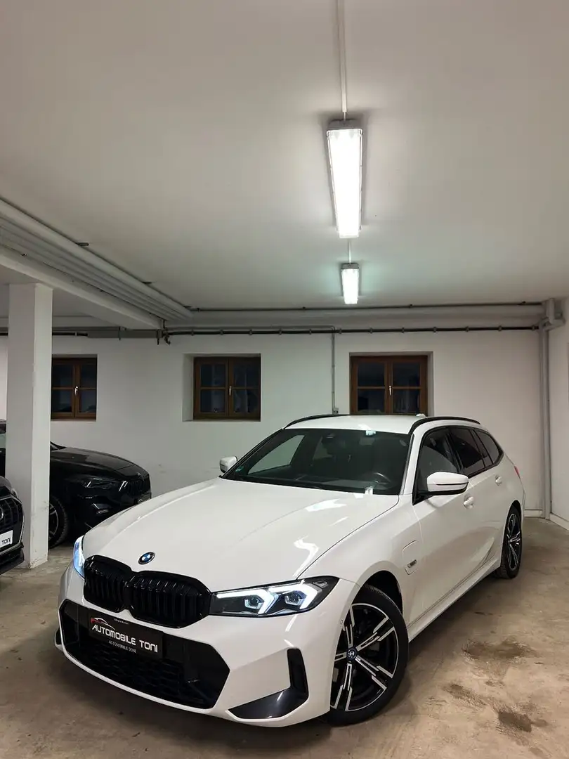 BMW 320 3 Touring 320 e M Sport Weiß - 1
