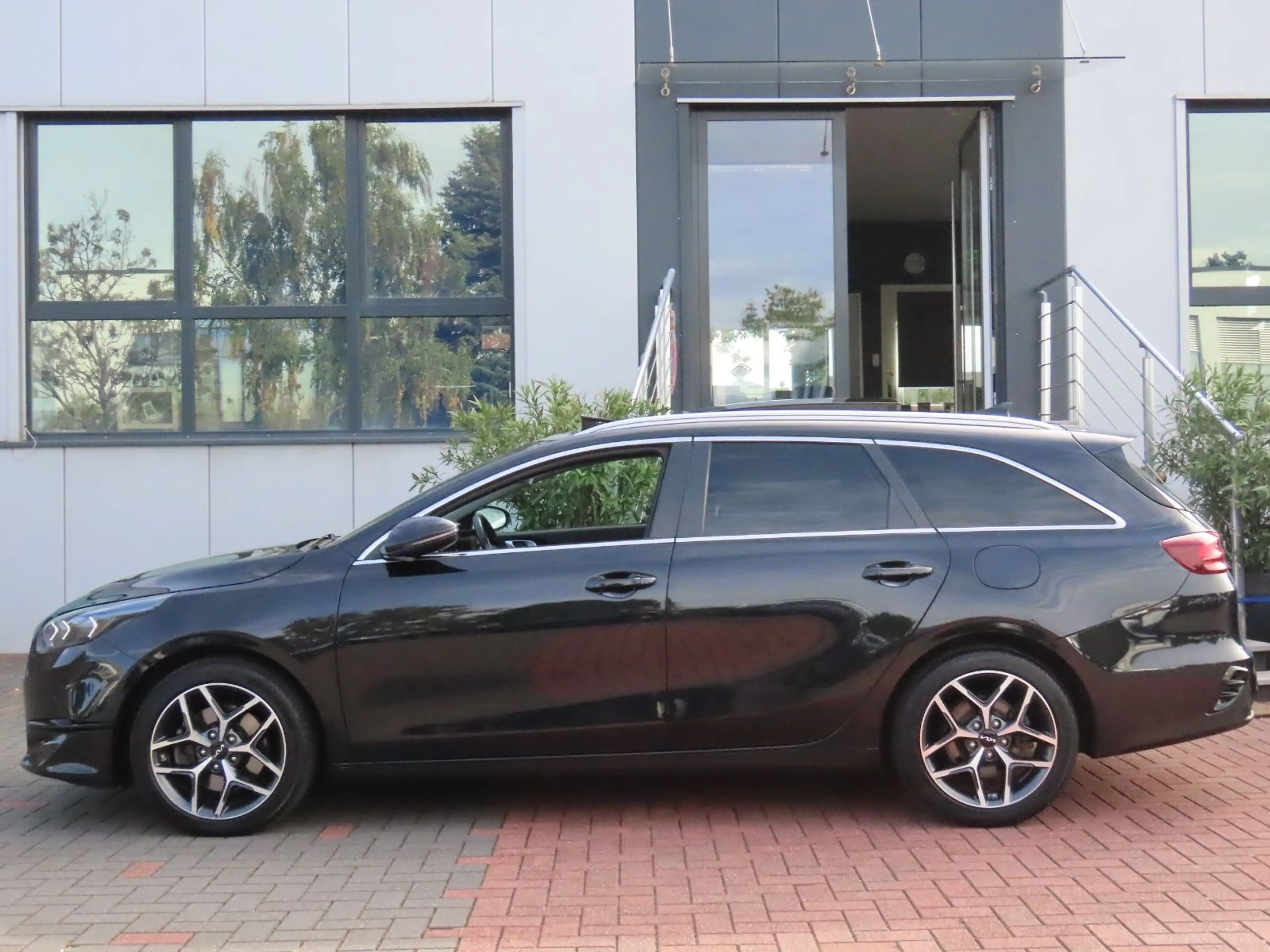 Kia Ceed SW / cee'd SW cee'd SW 1.6 CRDI Autom. Leder Sitzlüftung Klima — photo 14