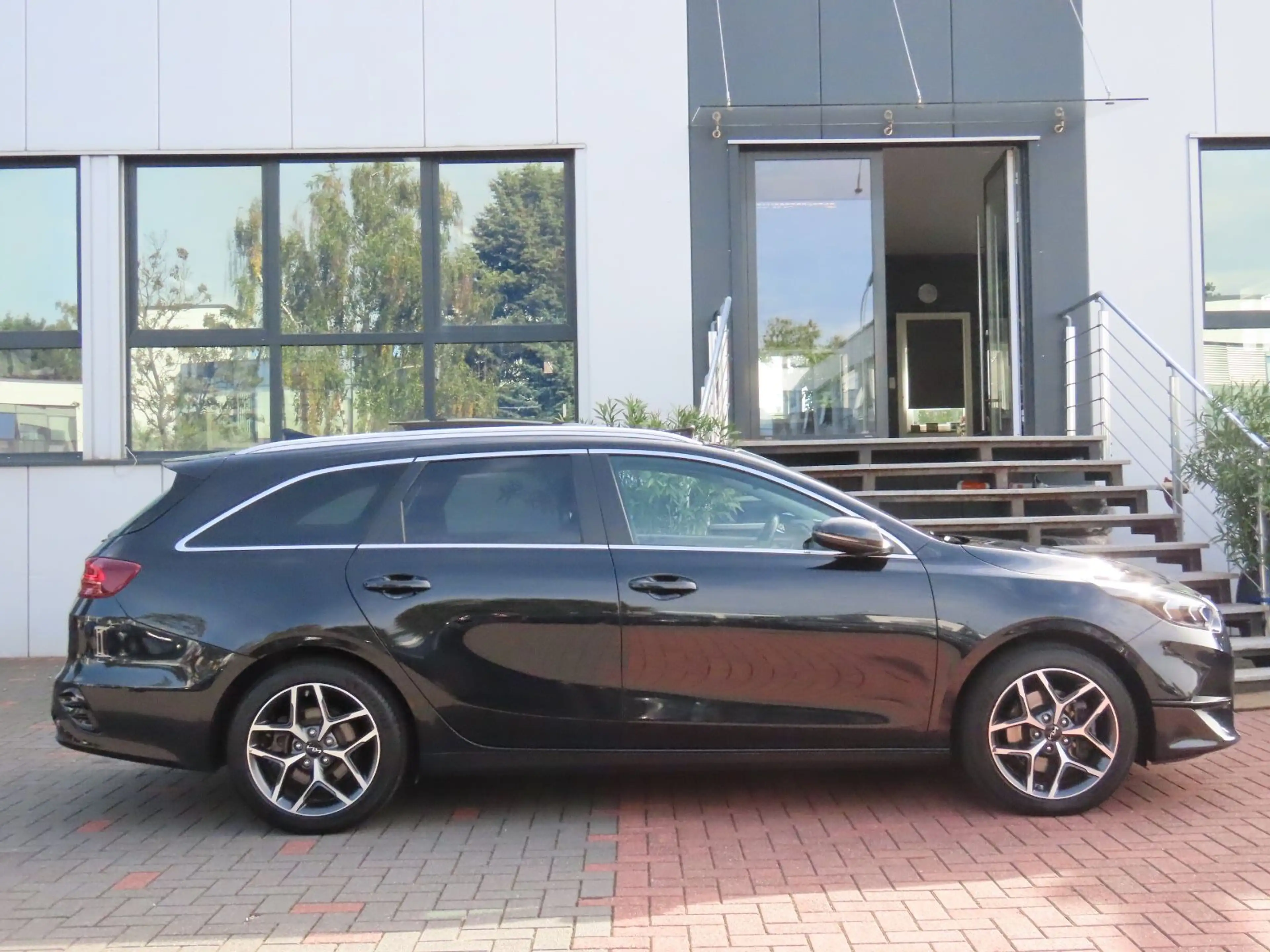 Kia Ceed SW / cee'd SW cee'd SW 1.6 CRDI Autom. Leder Sitzlüftung Klima — photo 13