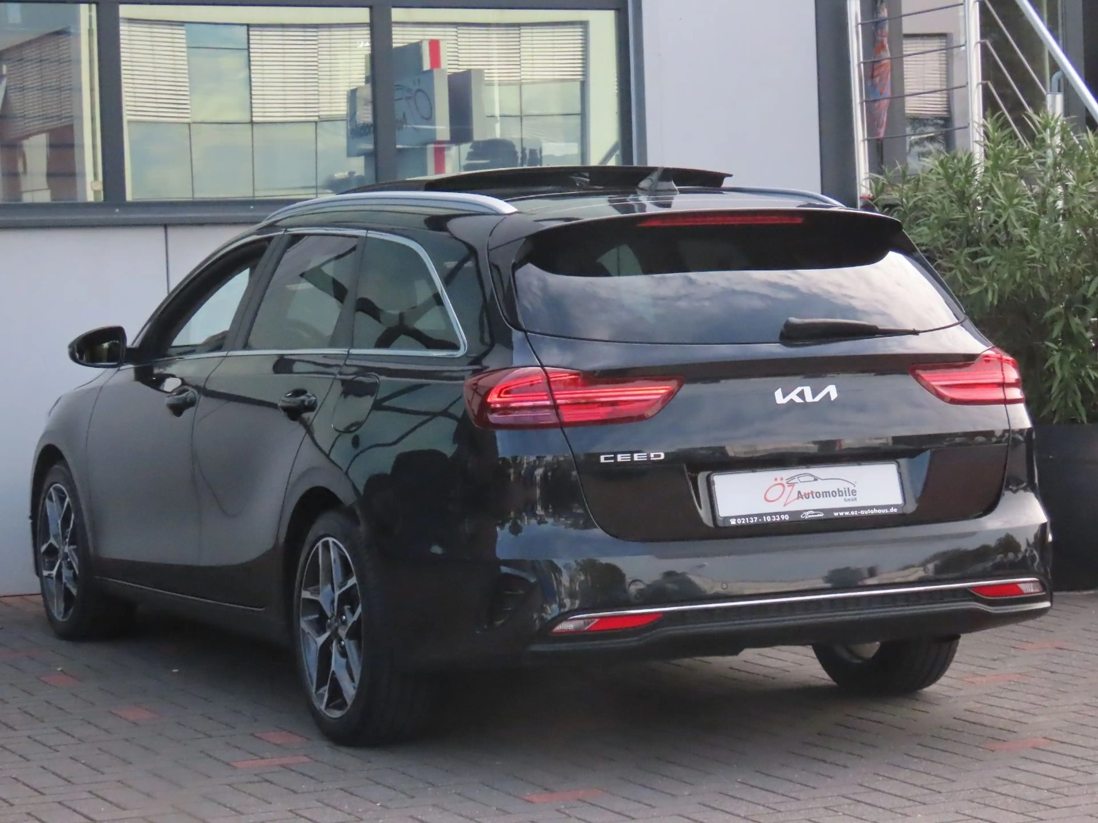Kia Ceed SW / cee'd SW cee'd SW 1.6 CRDI Autom. Leder Sitzlüftung Klima — photo 12