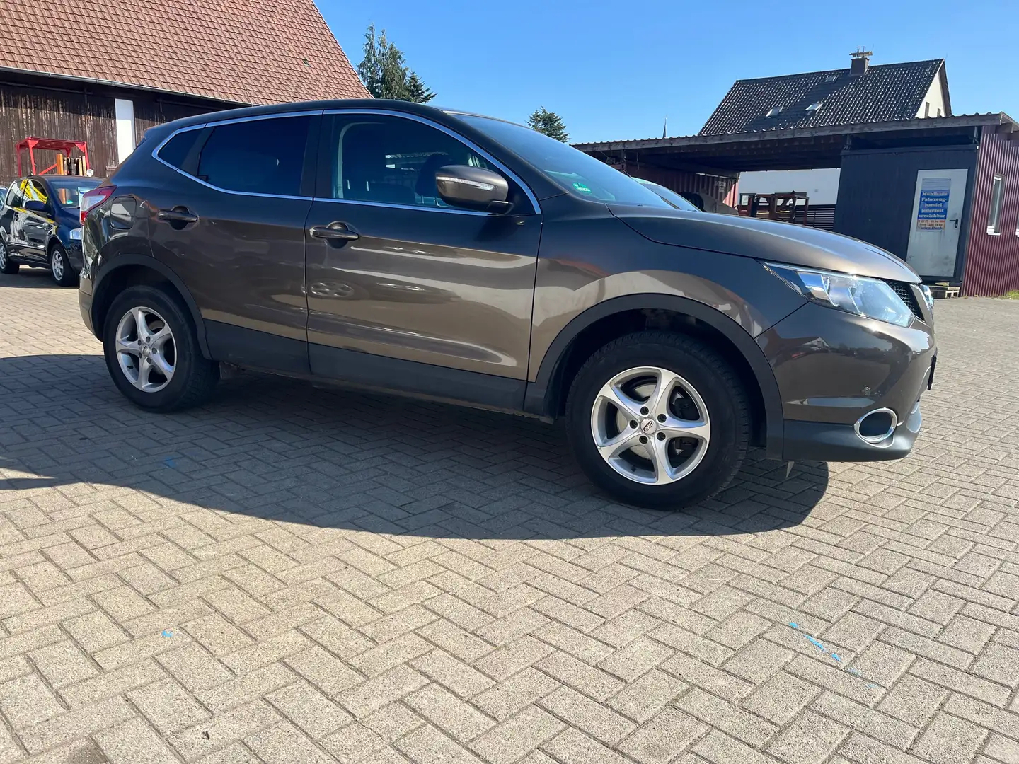 Nissan Qashqai 1.6 dCi, Sport-Edition,131 PS, 1. Hd, AHK, Navi Бежевый  - 2